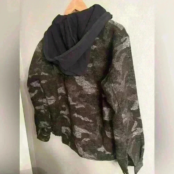 Mystree Shacket with hoodie -Raw Hem- Size S - Picture 8 of 9